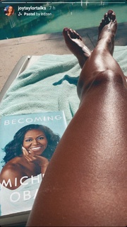 Joy Taylor feet photo thumbnail