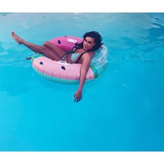 Joy Taylor feet photo thumbnail