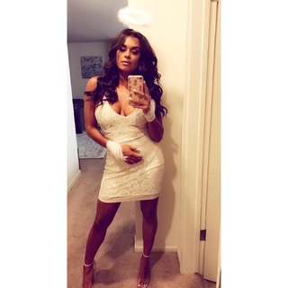 Joy Taylor feet photo thumbnail