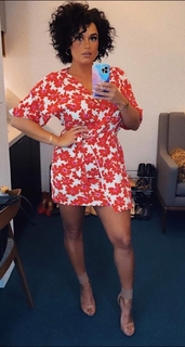 Joy Taylor feet photo thumbnail