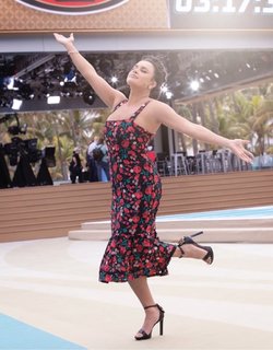 Joy Taylor feet photo thumbnail