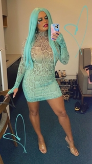 Joy Taylor feet photo thumbnail