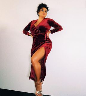 Joy Taylor feet photo thumbnail