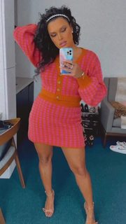 Joy Taylor feet photo thumbnail