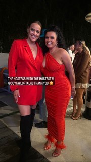 Joy Taylor feet photo thumbnail