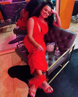 Joy Taylor feet photo thumbnail