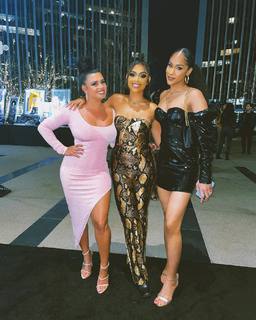 Joy Taylor feet photo thumbnail