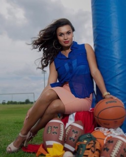 Joy Taylor feet photo thumbnail