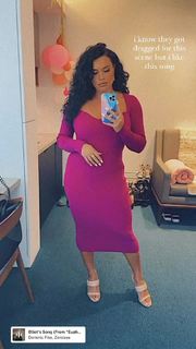 Joy Taylor feet photo thumbnail