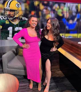 Joy Taylor feet photo thumbnail