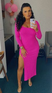 Joy Taylor feet photo thumbnail
