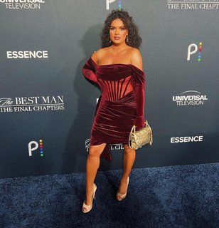 Joy Taylor feet photo thumbnail