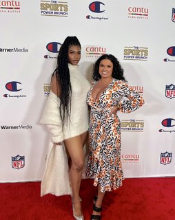 Joy Taylor feet photo thumbnail