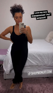 Joy Taylor feet photo thumbnail