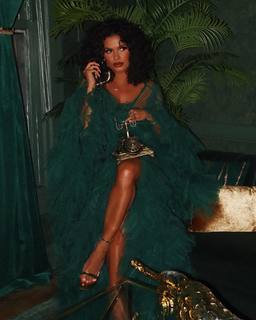 Joy Taylor feet photo thumbnail