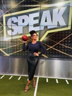 Joy Taylor feet photo thumbnail