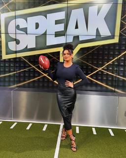 Joy Taylor feet photo thumbnail