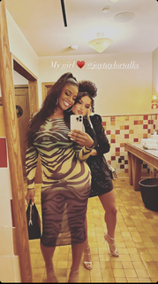 Joy Taylor feet photo thumbnail