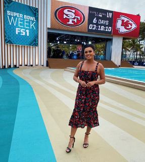 Joy Taylor feet photo thumbnail