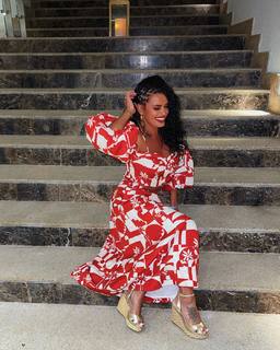 Joy Taylor feet photo thumbnail