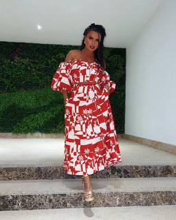 Joy Taylor feet photo thumbnail