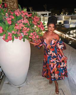 Joy Taylor feet photo thumbnail