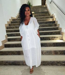 Joy Taylor feet photo thumbnail