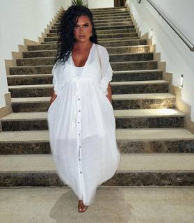Joy Taylor feet photo thumbnail