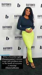 Joy Taylor feet photo thumbnail
