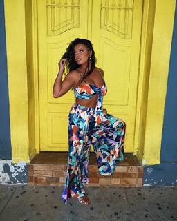 Joy Taylor feet photo thumbnail