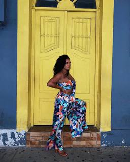 Joy Taylor feet photo thumbnail