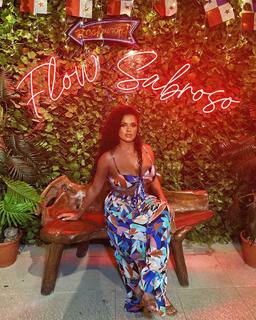 Joy Taylor feet photo thumbnail