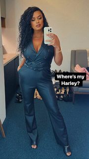 Joy Taylor feet photo thumbnail