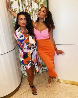 Joy Taylor feet photo thumbnail