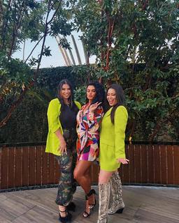 Joy Taylor feet photo thumbnail