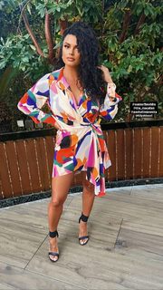 Joy Taylor feet photo thumbnail
