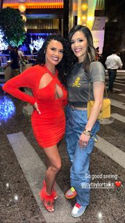 Joy Taylor feet photo thumbnail