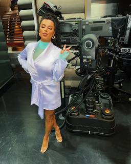 Joy Taylor feet photo thumbnail