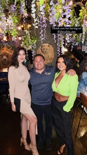 Joy Taylor feet photo thumbnail