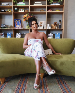 Joy Taylor feet photo thumbnail