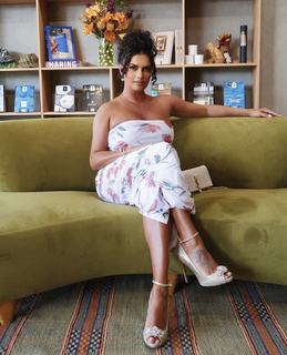 Joy Taylor feet photo thumbnail