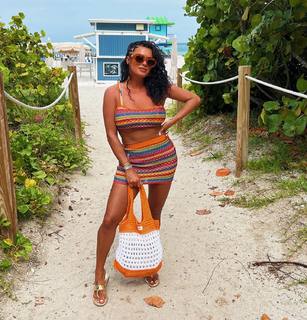 Joy Taylor feet photo thumbnail