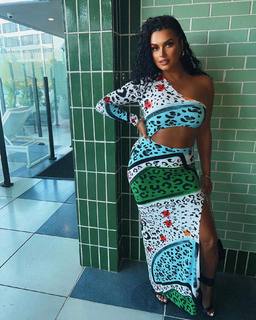 Joy Taylor feet photo thumbnail