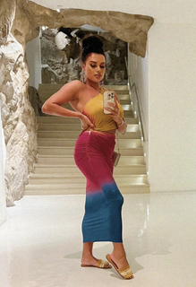 Joy Taylor feet photo thumbnail