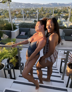 Joy Taylor feet photo thumbnail