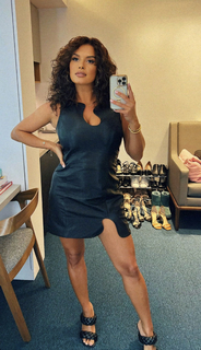 Joy Taylor feet photo thumbnail
