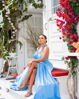 Joy Taylor feet photo thumbnail