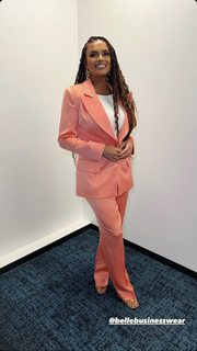 Joy Taylor feet photo thumbnail
