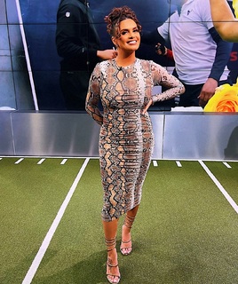 Joy Taylor feet photo thumbnail