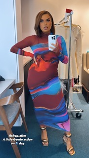 Joy Taylor feet photo thumbnail